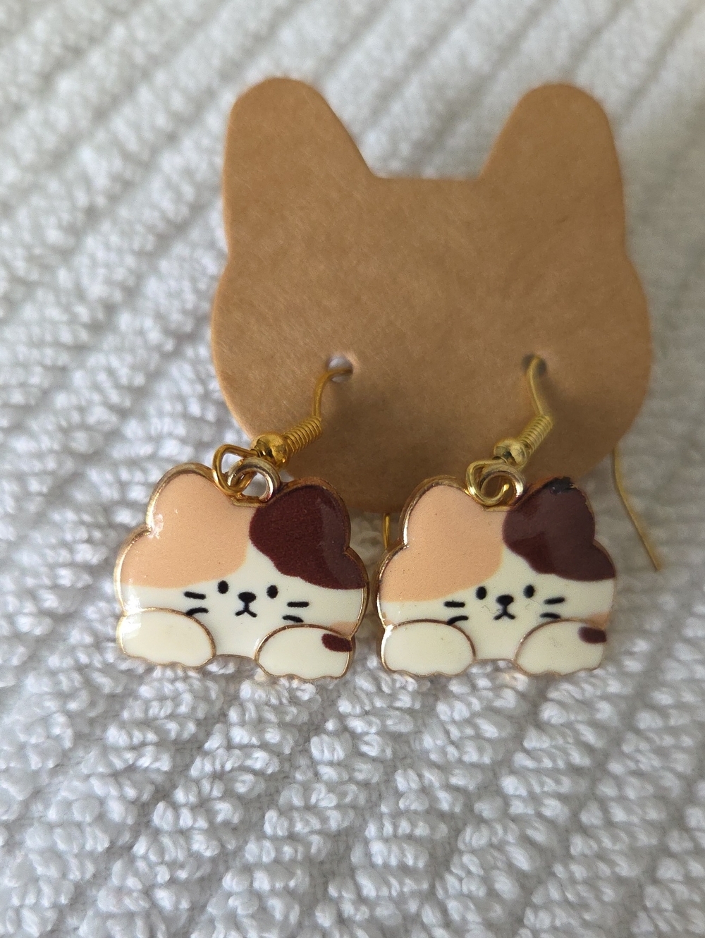 CUTE CALICO DANGLE EARRINGS